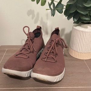 Fabulous pair of The North Face walking shoes. I wore them once.